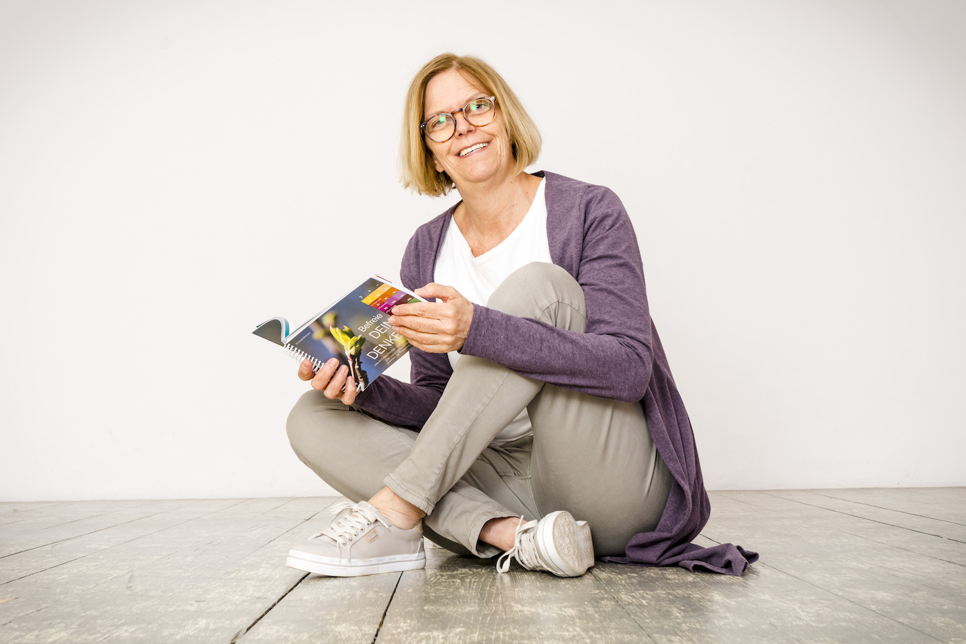 Katharina Buttenhauser face reading expert in a professional mentoring setting