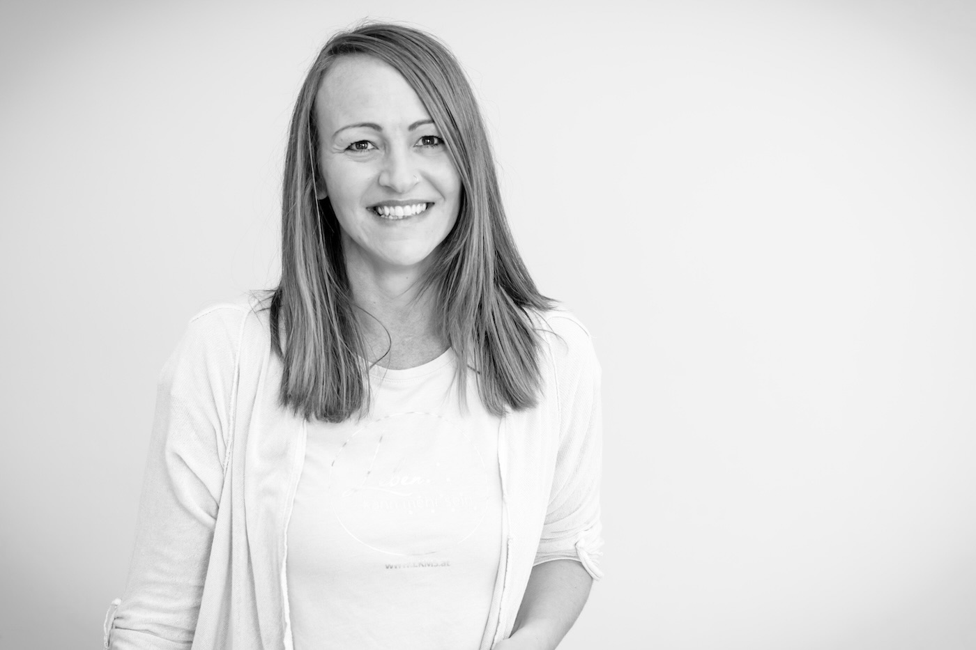 Katharina Buttenhauser face reading expert in a professional mentoring setting